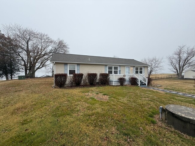 Building Photo - Waterfront Gem with amazing views!