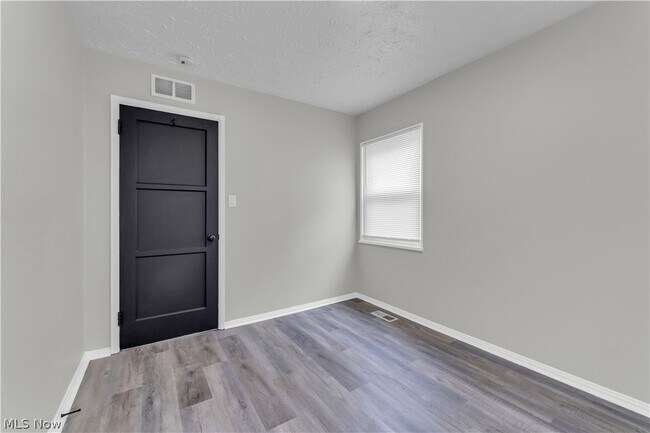 Building Photo - 4026 W 144th St