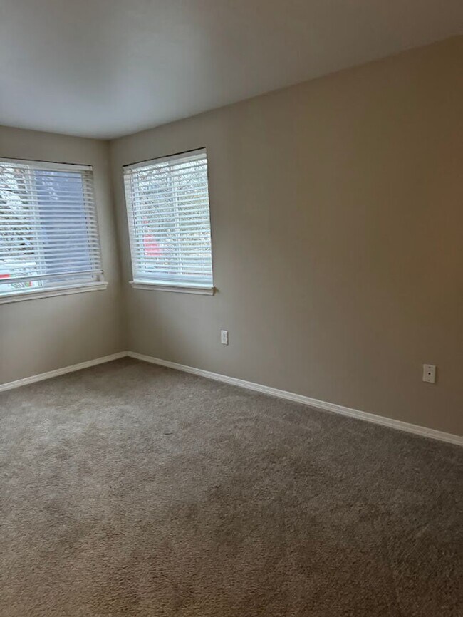 Building Photo - Everything you’ve been dreaming of is here. Come Lease today!