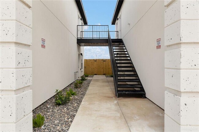 Building Photo - 4512 Larkspur Ave