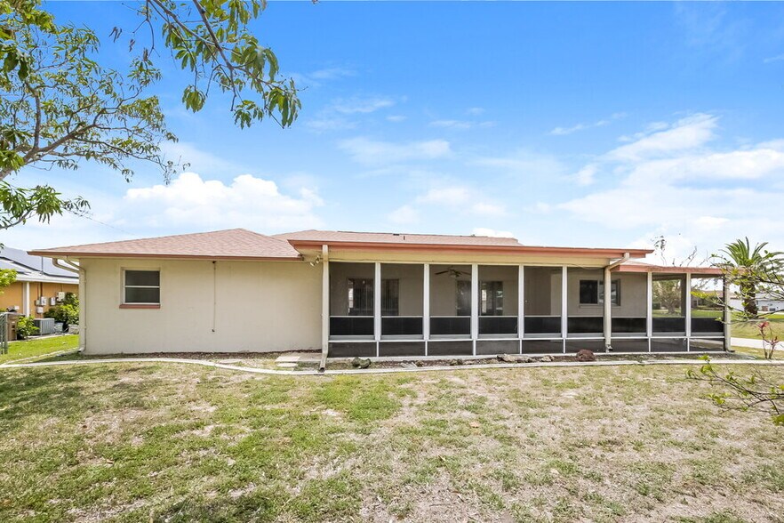 Building Photo - 401 SE 18th St