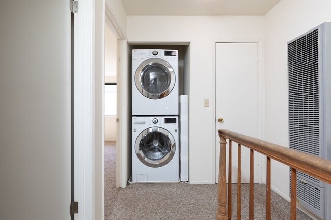 Building Photo - Live Oak Townhome – Completely Renovated & Move-In Ready!