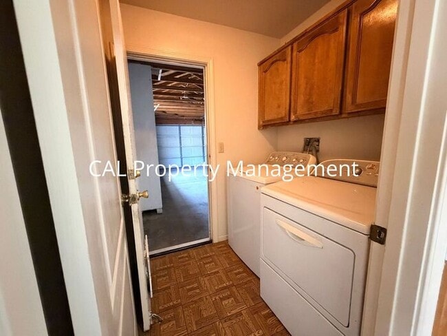 Building Photo - Rare 4 bedroom 2 bath rental in Pine Meadow Estates King City!