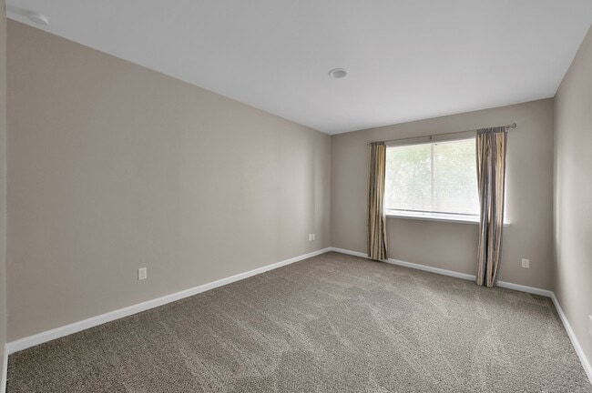 Building Photo - 12311 Glenview Dr
