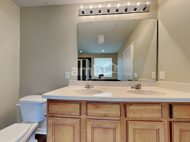 Building Photo - 1559 Lavender Ln