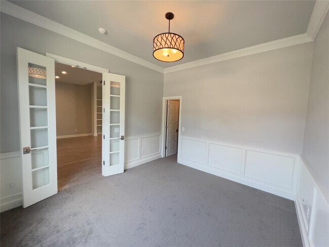 Building Photo - 424 Seville Dr