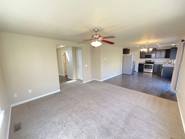 Building Photo - 3 Bedroom Home Available Near S Marksheffel Rd & Fontaine Blvd!
