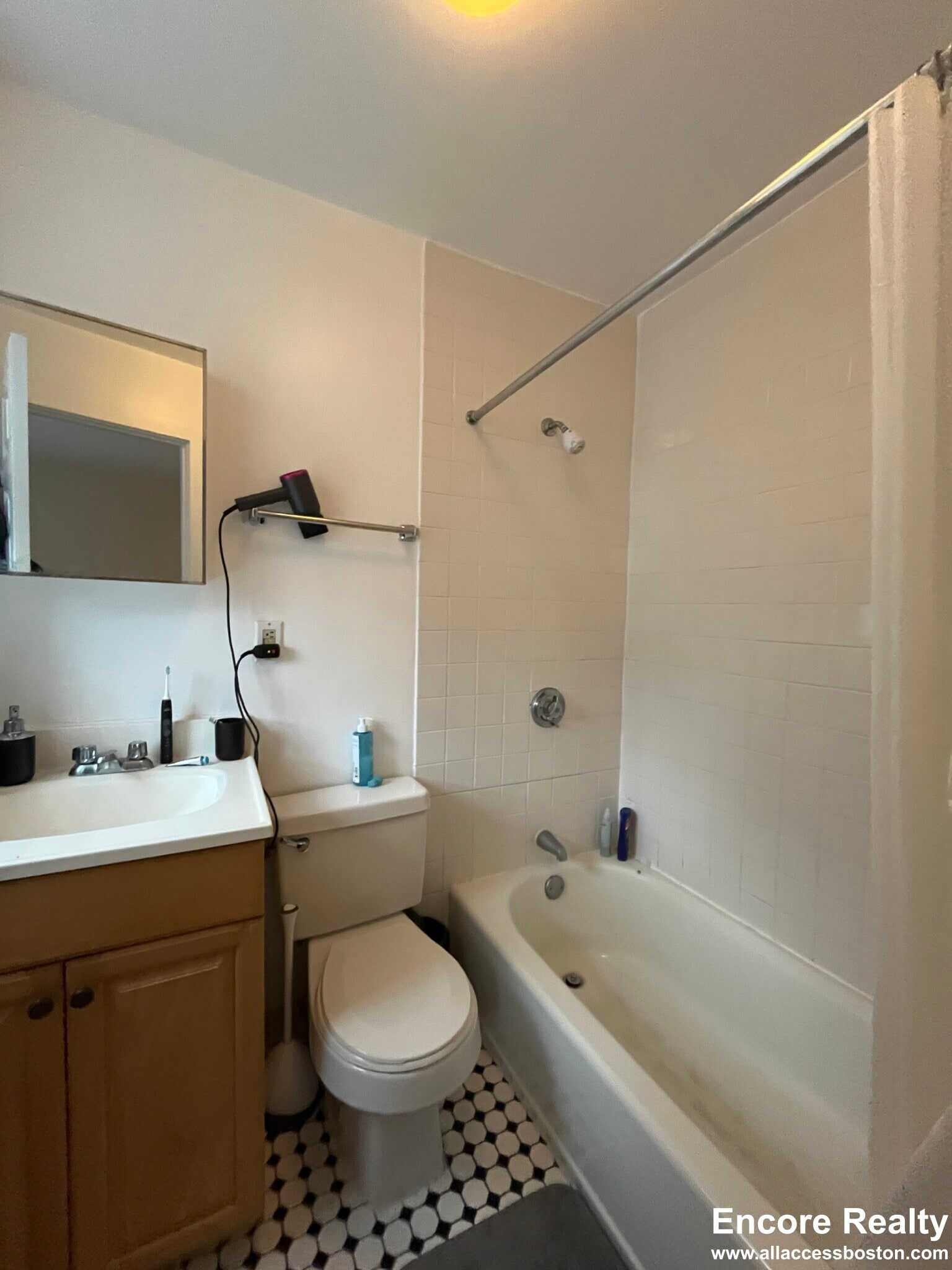 Building Photo - 8 Aberdeen St