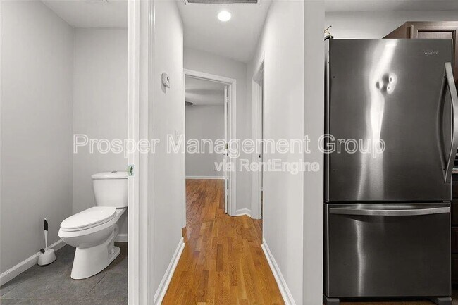 Building Photo - 86 Romney St