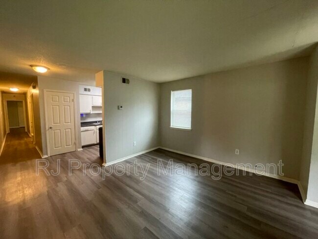 Building Photo - 3479 Powell Ave