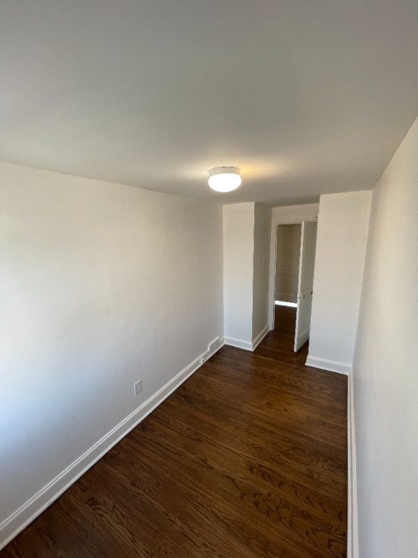 Building Photo - 938 Brenton Rd