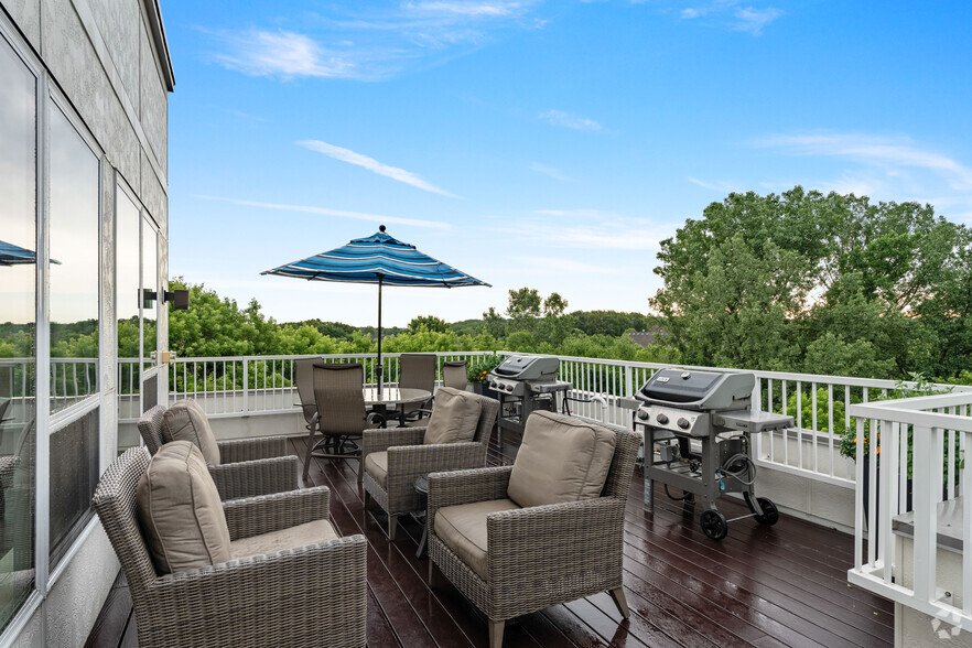 Outdoor Terrace - The Heights of Mendota - 55+