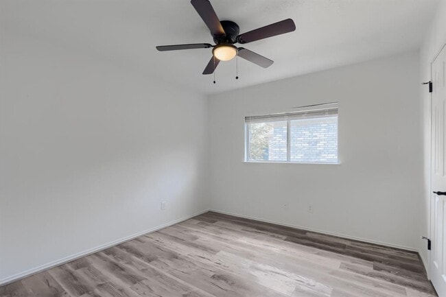 Building Photo - 512 Woodford Dr