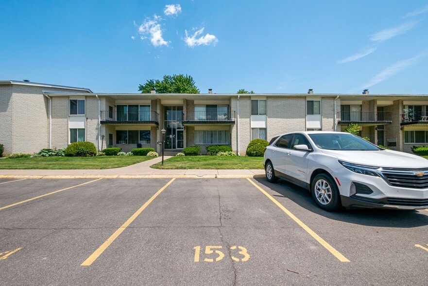 Building Photo - 8657 Kennedy Cir N