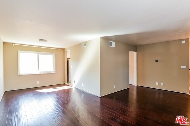 Building Photo - 802 Magnolia Ave