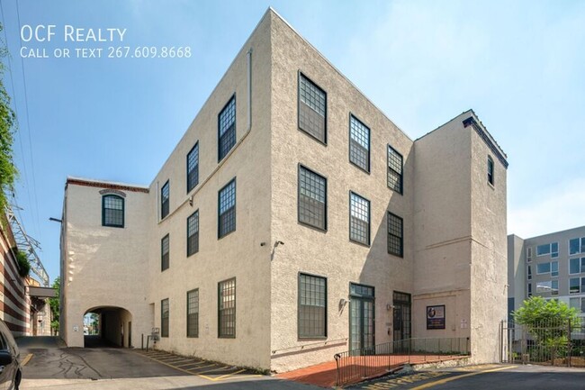 Building Photo - 4 Leverington Ave