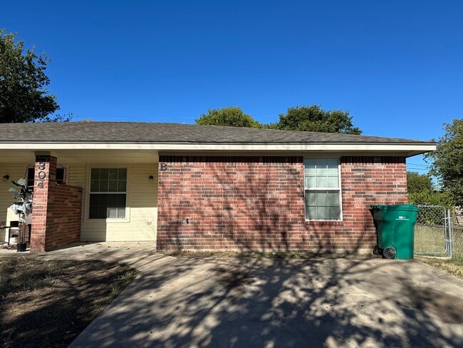 Building Photo - 304 N Ann Blvd