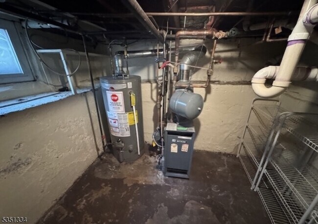 Building Photo - 53 Laurel Dr