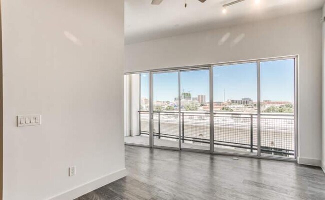 Building Photo - 1 bedroom in Dallas TX 75215