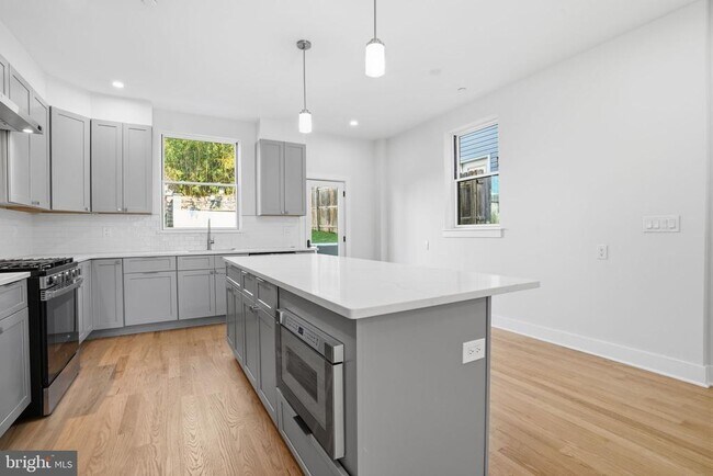 Building Photo - 222 Hermitage St