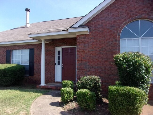 Building Photo - 826 Bluegrass Dr