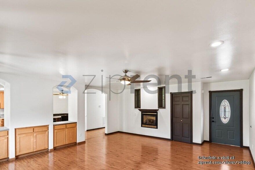 Building Photo - 41345 Roberts Ave