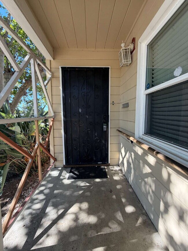 Building Photo - Charming 3-Bedroom Martinez Home with Cozy Fireplace & Spacious Living!