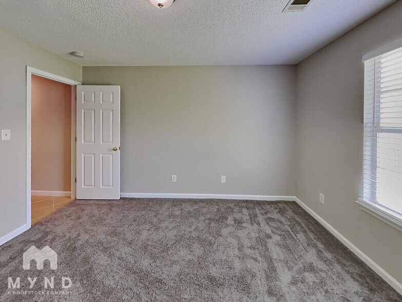 Building Photo - 3668 Jervis Ct