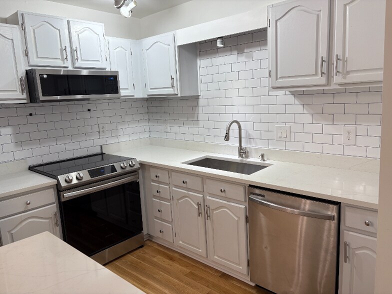 Building Photo - 330 McGill Pl NE