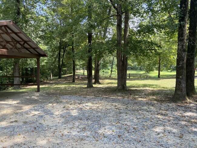 Building Photo - 18601 Honeysuckle Ln