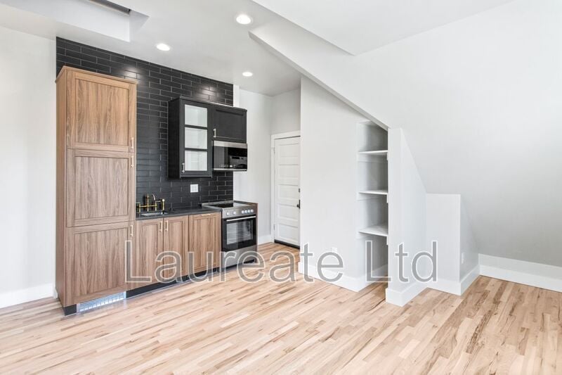 Building Photo - 2224 E 14th Ave