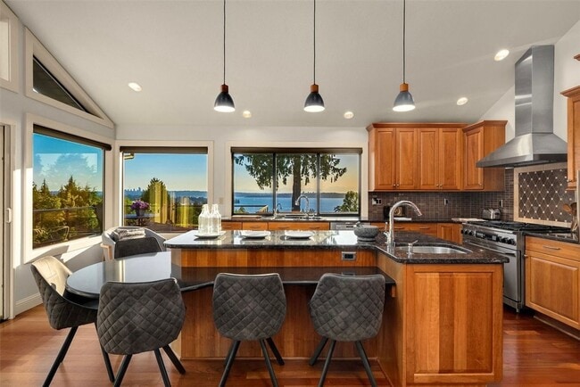 Building Photo - Kirkland View Home