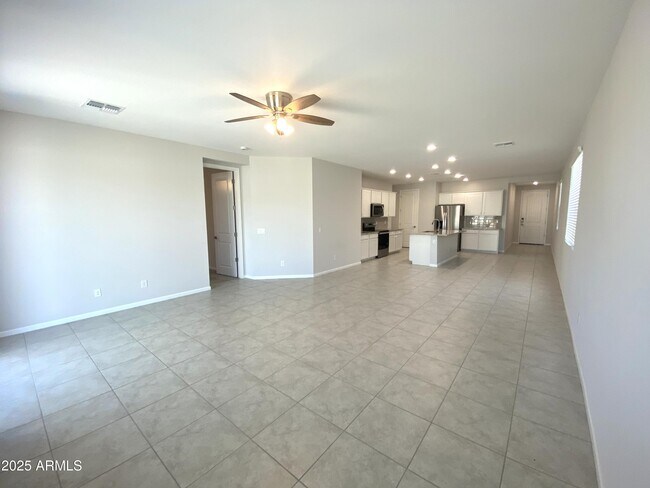 Building Photo - 24620 W Mohave St