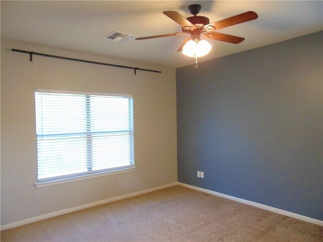 Building Photo - 160 Loving Trail