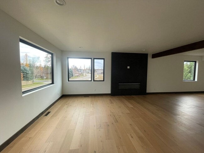 Building Photo - Whitefish Landing Town House