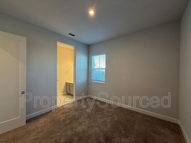 Building Photo - 614 Madrone St