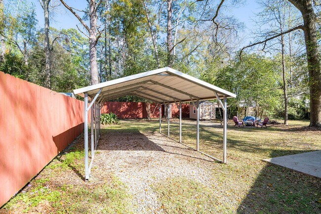 Building Photo - Cozy Midtown 3 Bed / 2 Bath Retreat!