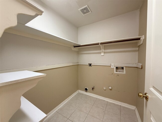 Building Photo - 1528 Mesa Verde Dr