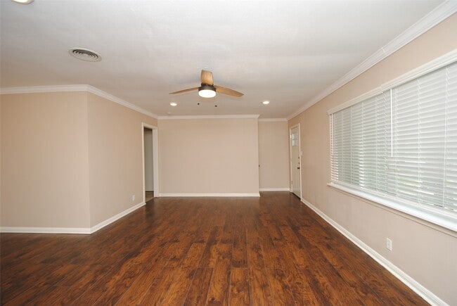 Building Photo - 10034 Cedardale Dr