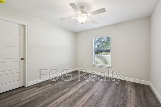 Building Photo - 10675 N Adler Dr