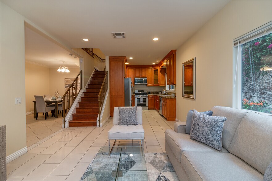 Building Photo - 3689 S La Cienega Blvd