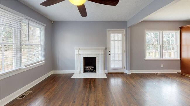 Building Photo - 2599 Eastwood Dr