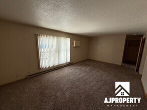 Building Photo - Canyon Ave