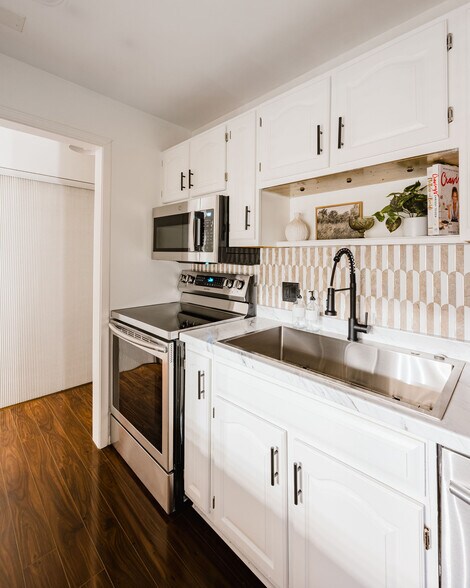 Building Photo - 35 Nathan Ln N