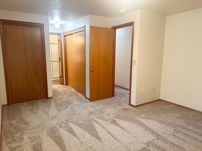 Building Photo - 3 Bedroom 2 Bath McMinnville OR