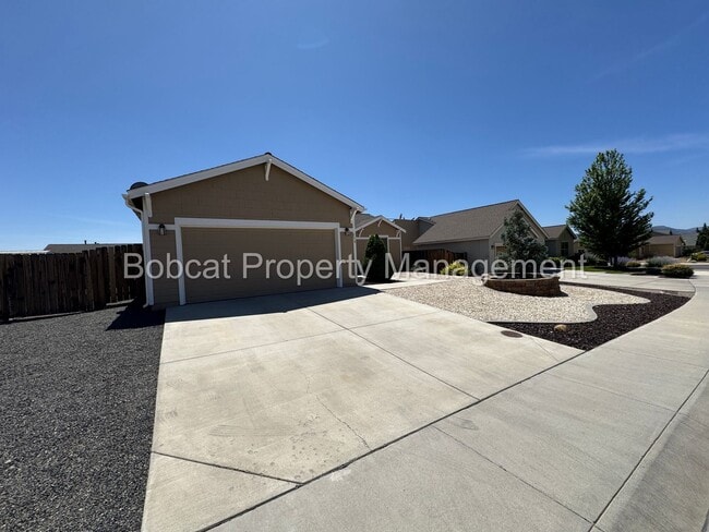 Building Photo - 3 Bedroom, 2 Bathroom Home Located in Dayton