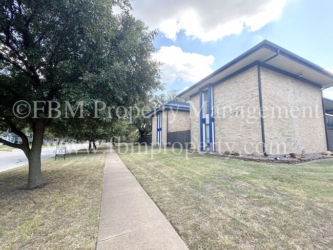 Primary Photo - 407 N Preston St