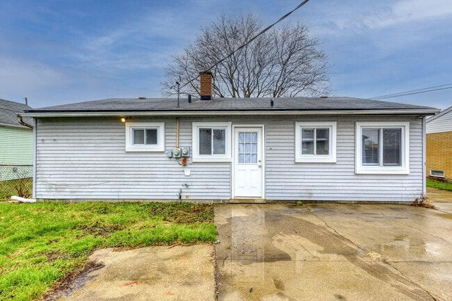 Building Photo - 13679 Sidonie Ave