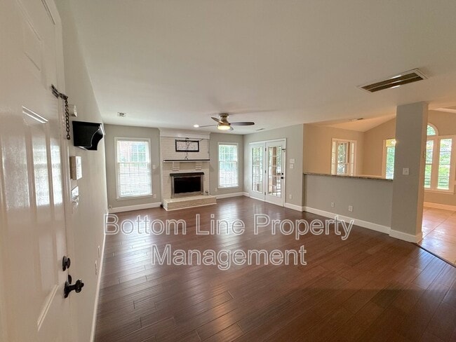 Building Photo - 2321 Heathershire Ln