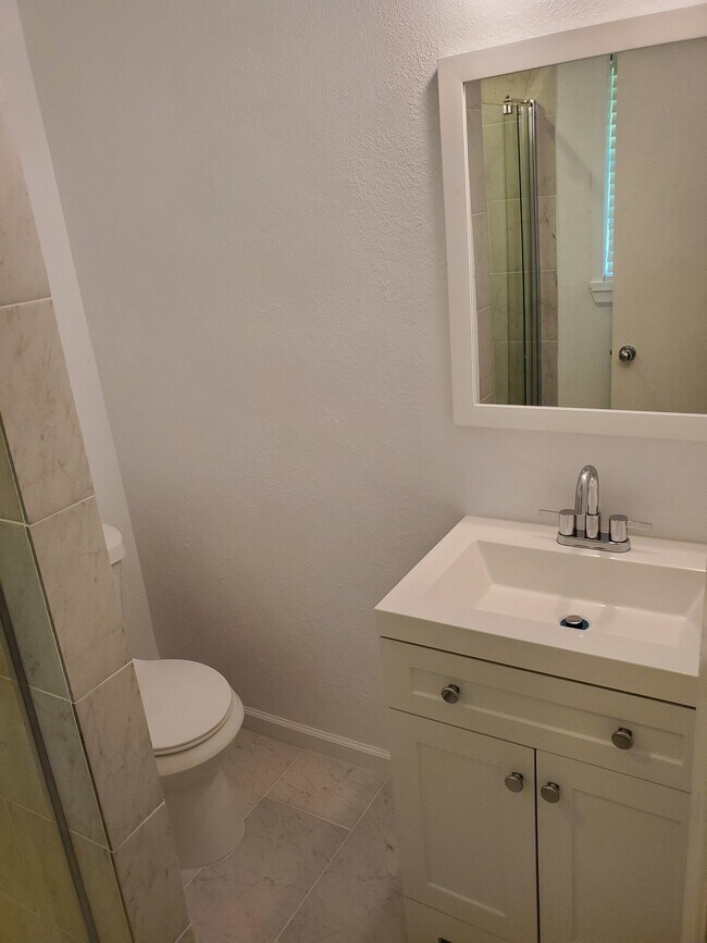 Building Photo - 1534 Harlandale Ave